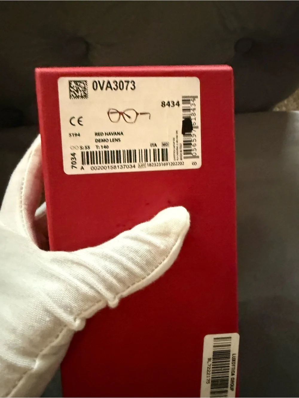 Valentino model va3073