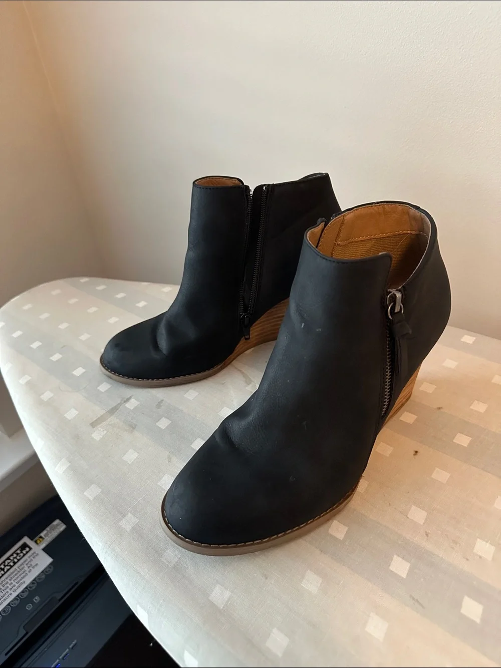 Repost stylish black