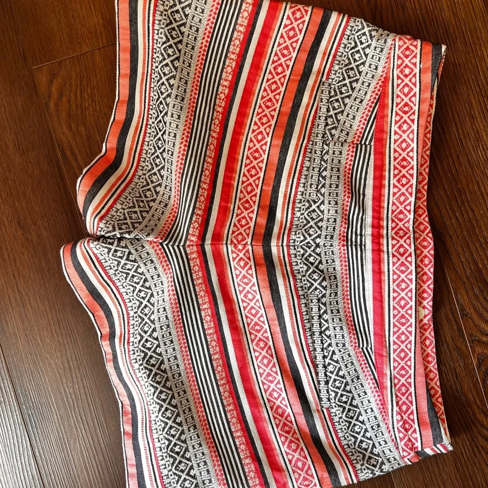 Geometric patterned textured shorts tassels 2 front 2 back pockets Zipper clasp