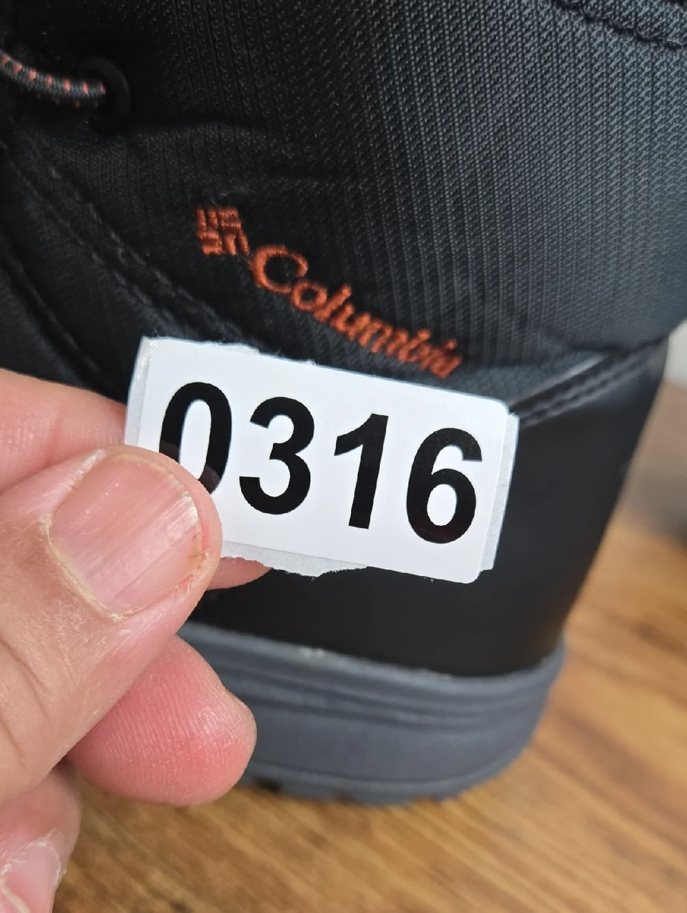 Columbia color black