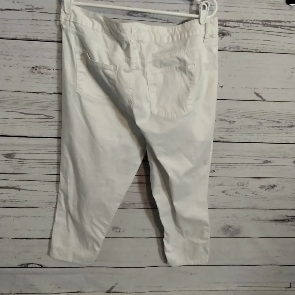Gloria Vanderbilt pre owned