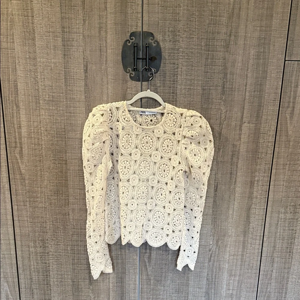 Zara Crochet Knit‎ Puff Sleeve Scalloped Sweater Blouse