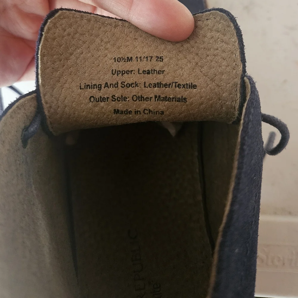 Banana Republic chukka leather banana