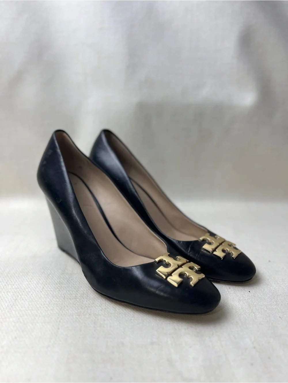 Tory Burch Black Leather Wedge Heels Gold Logo Pumps Size 6.5