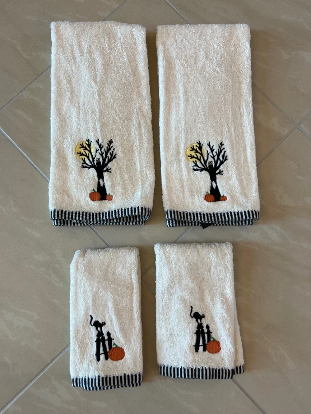 #2917 Embroidered Halloween Twiggy Tree with pumpkins Fingertip Towel set