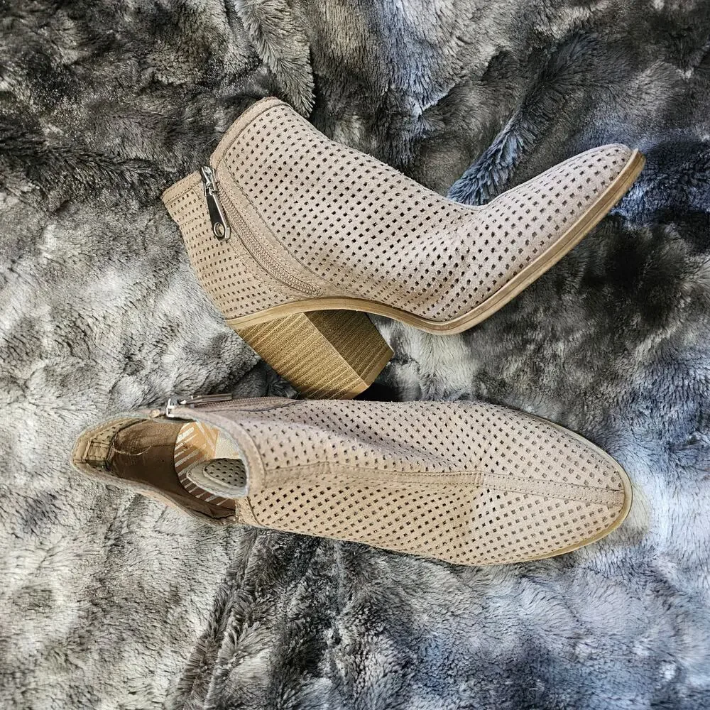Dolce Vita Chunky Heel Laser Cut Wedge Ankle Boots Size 9
