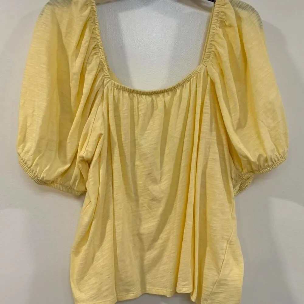 Old Navy yellow square