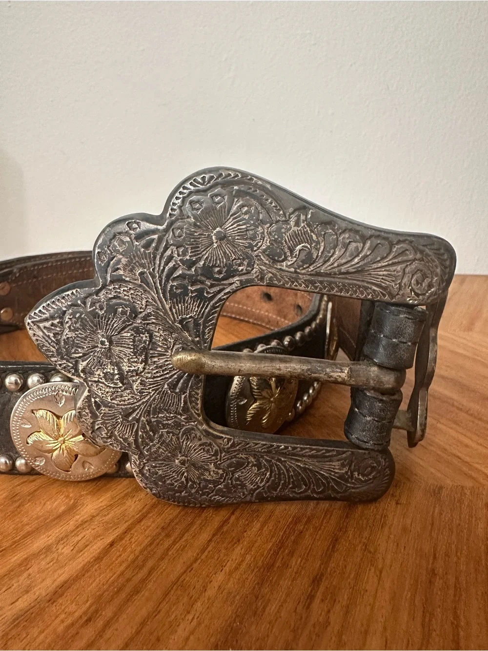 Source Unknown vtg studded