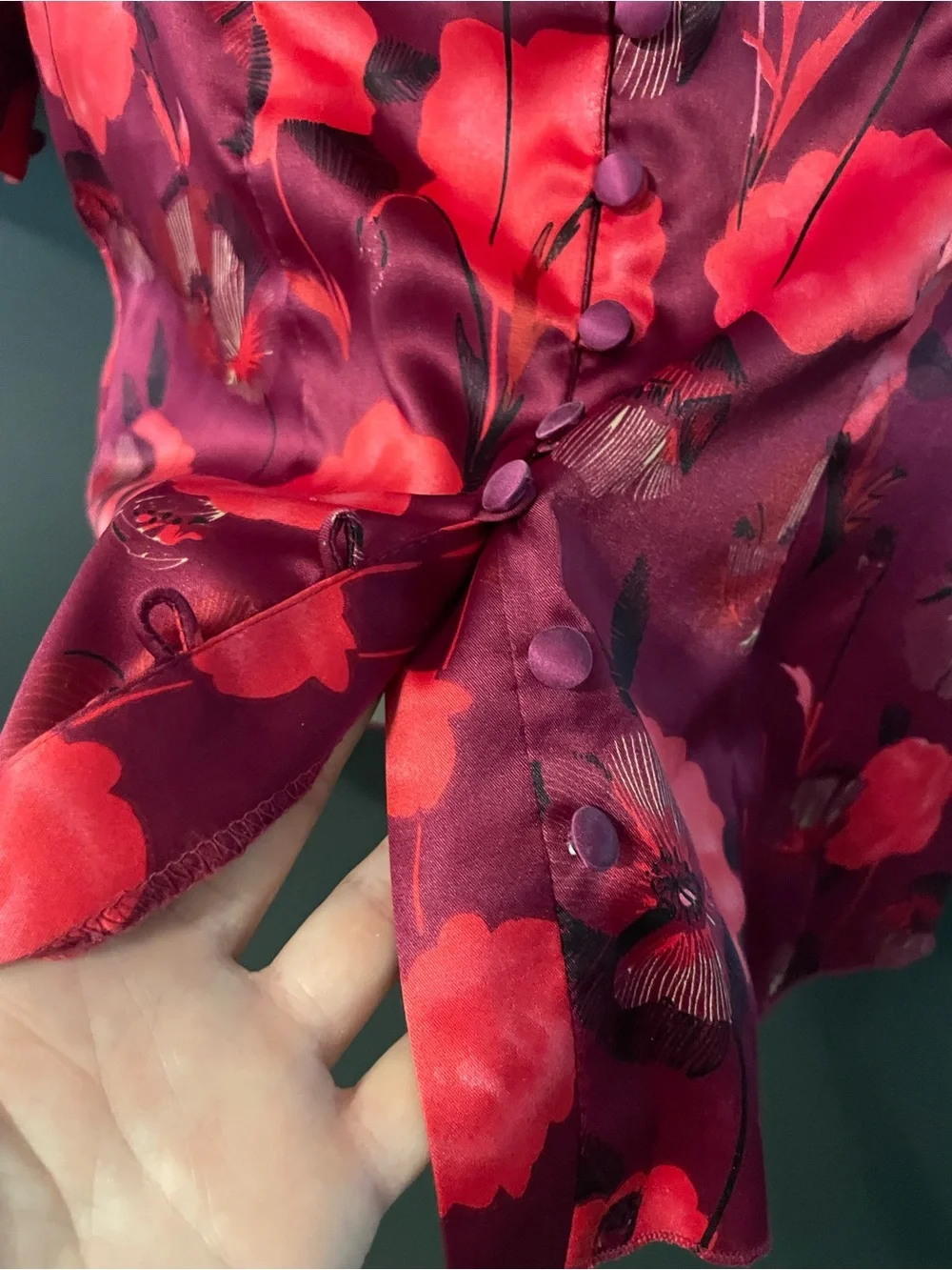 Guess stunning satin