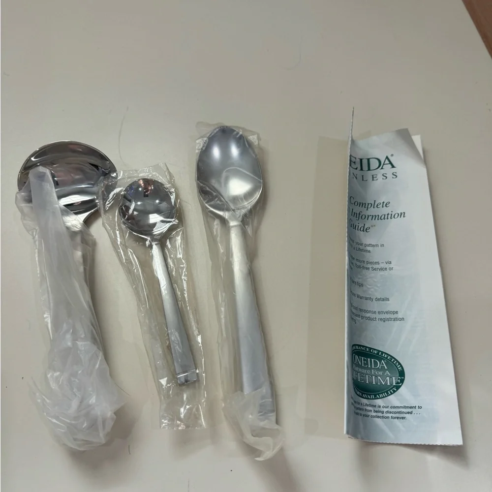 NWT Oneida USA Frost 3 Piece Hostess Set 18/8 Community‎ Stainless Steel