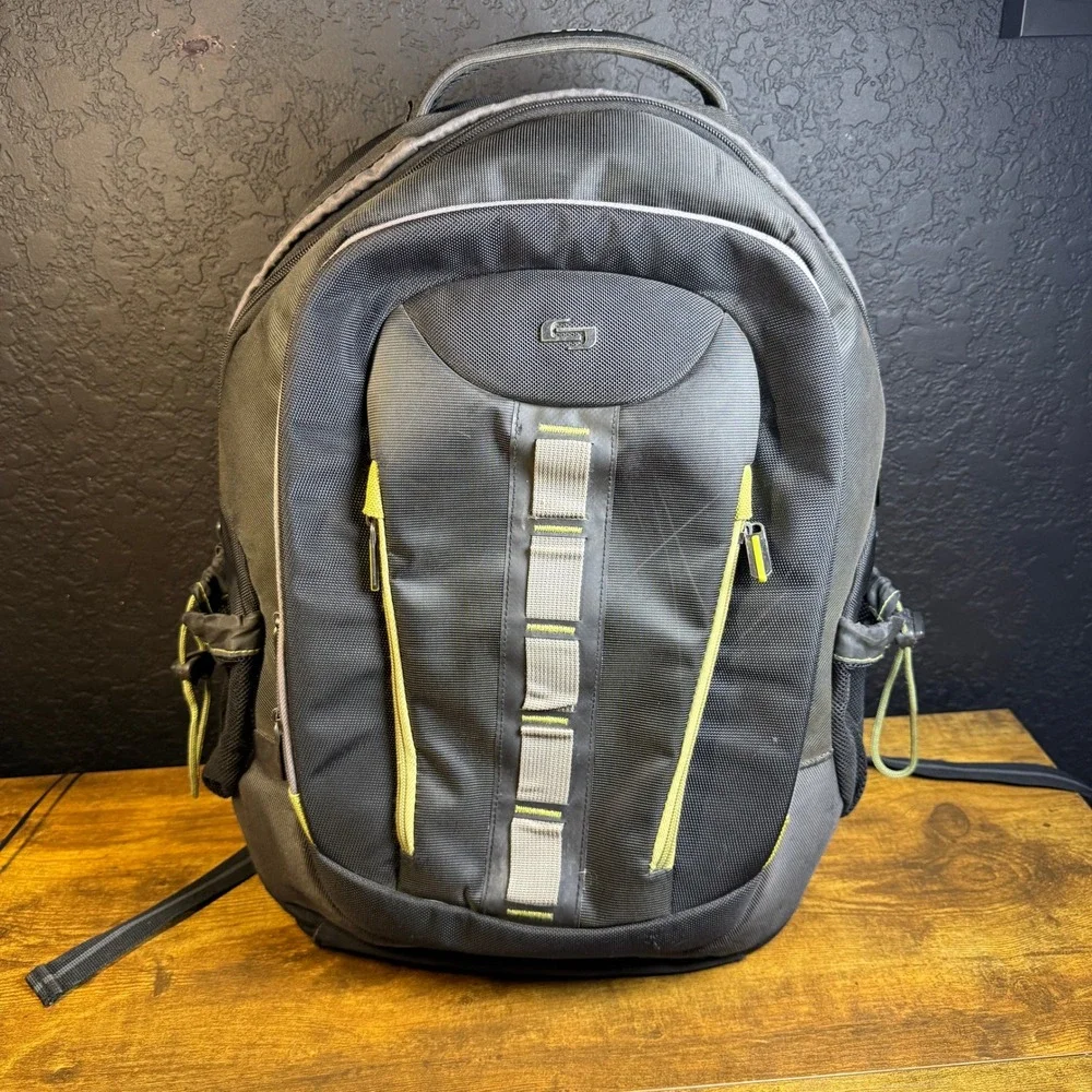 Solo New York Active ACV700 Black Polyester Laptop Backpack Unisex 17.3 Inch