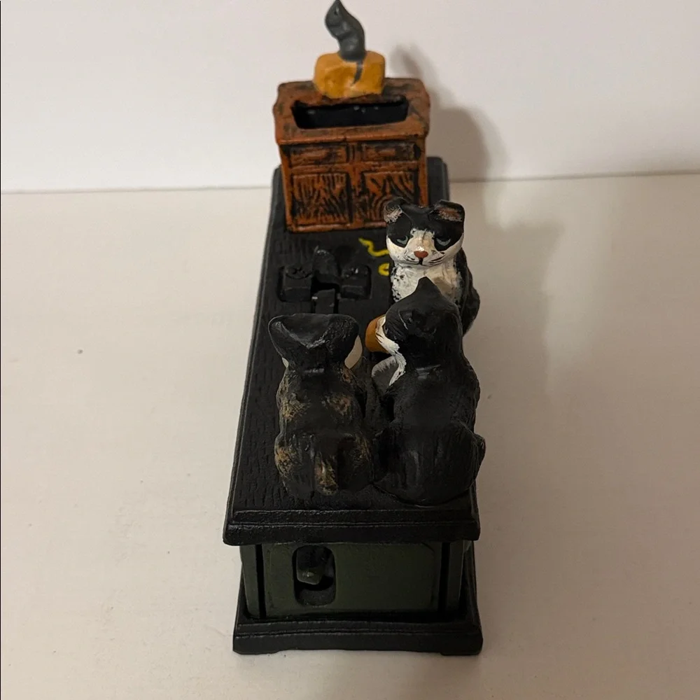 N/A charming cat