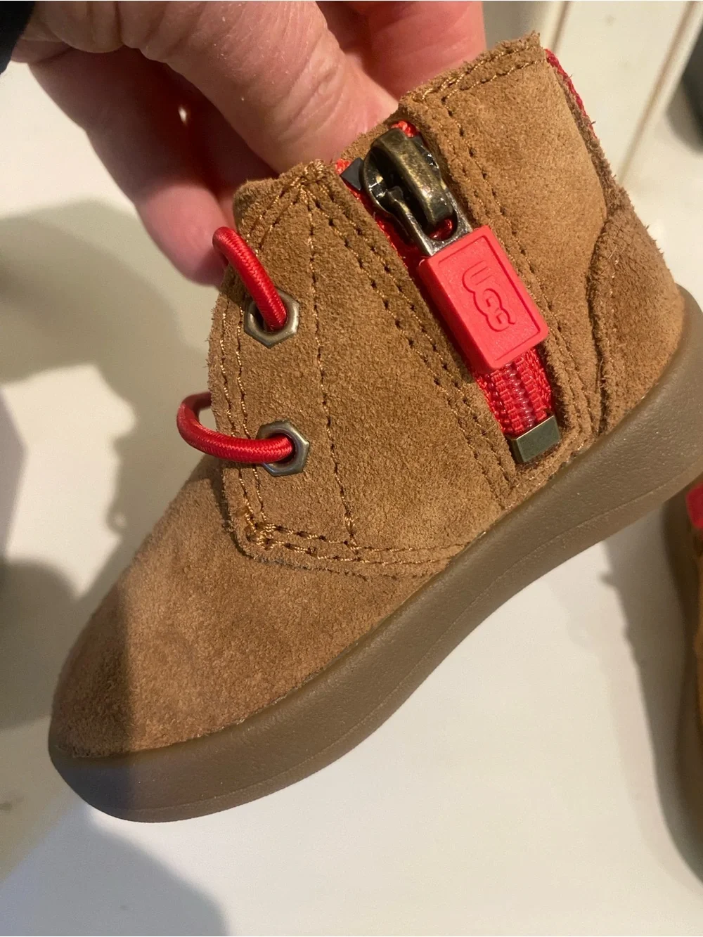 UGG styling chestnut
