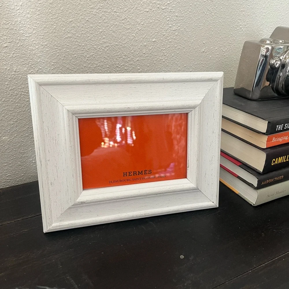 DSW White Picture Frame with hermes art Classic Accent‎