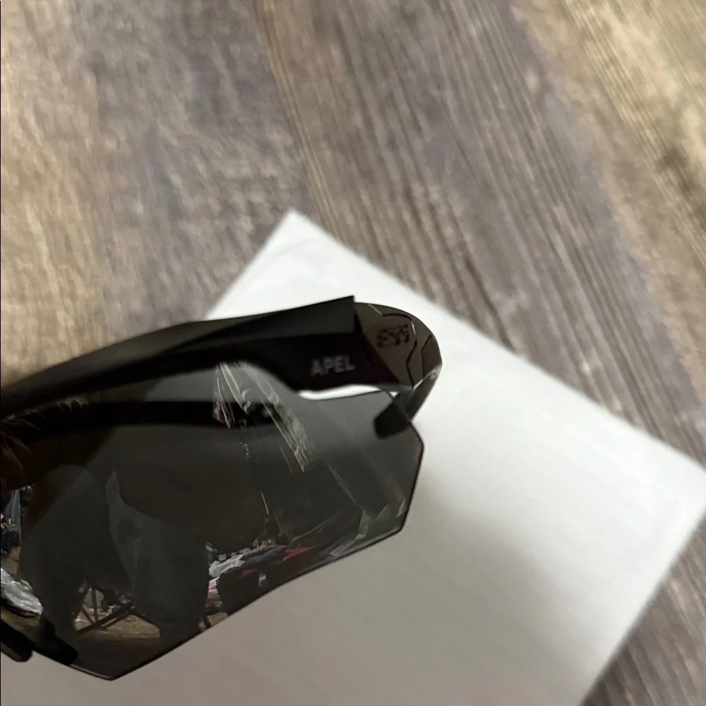 Apel smart glasses