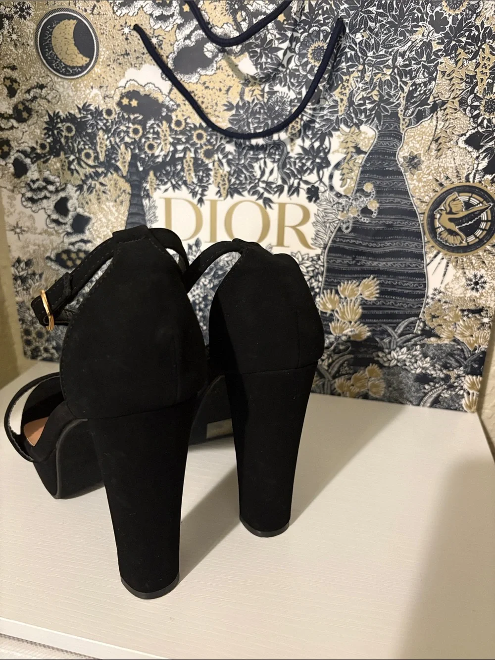 chic black