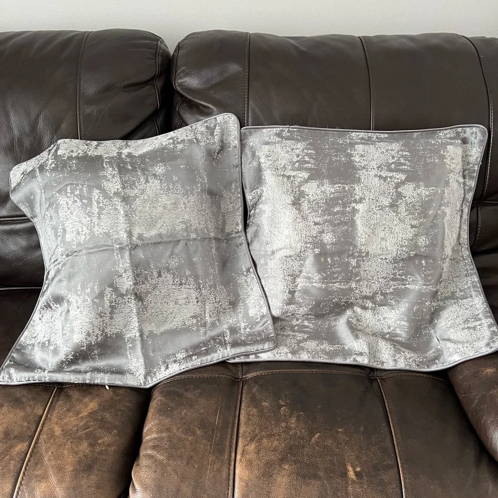 Set of 2. Luxurious 22X22 Jacquard Silver Rain pillow cover Set W.