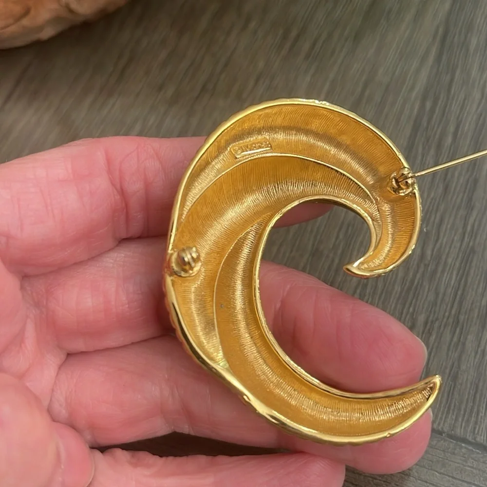 Monet gold tone