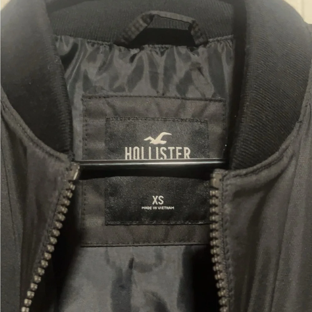 Hollister sleek black