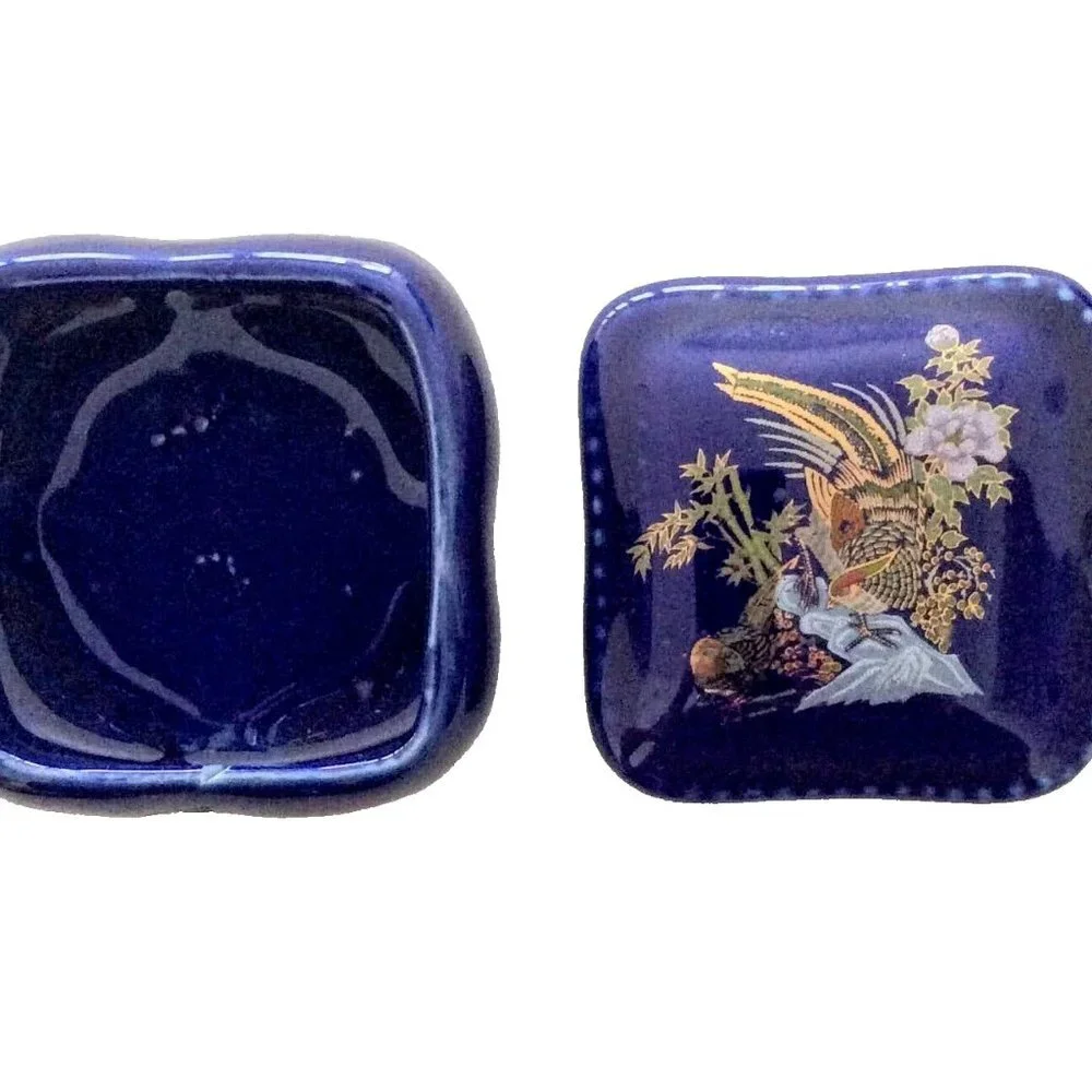 None ceramic trinket