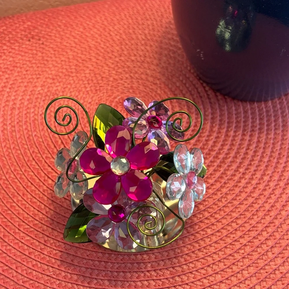 🌸Floral🌸Crystal with Pink and Green Accents Includes‎ Mirror Plate