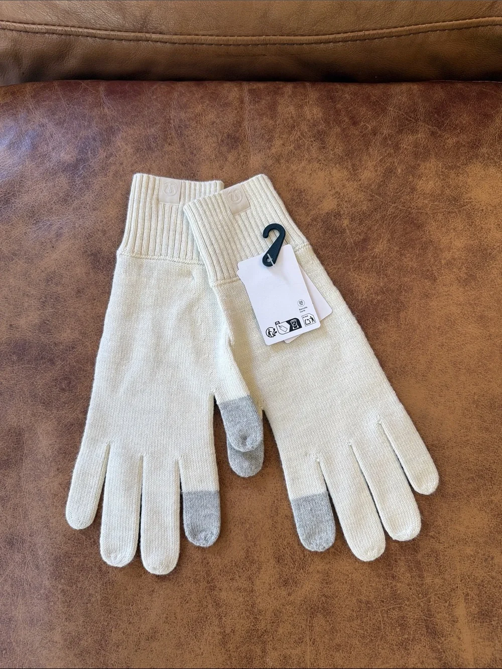 NWT Lululemon Warm Revelation Gloves Womens Large Heathered Light Ivory Cream