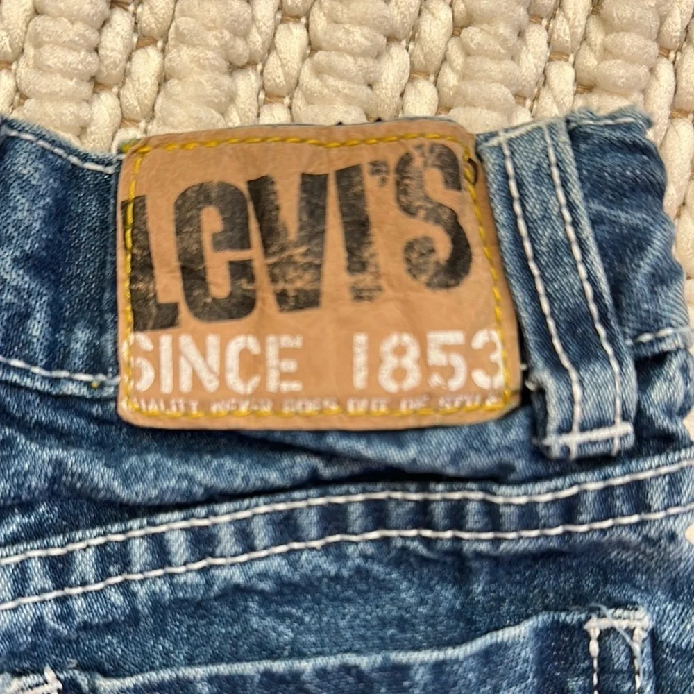Levis these levi