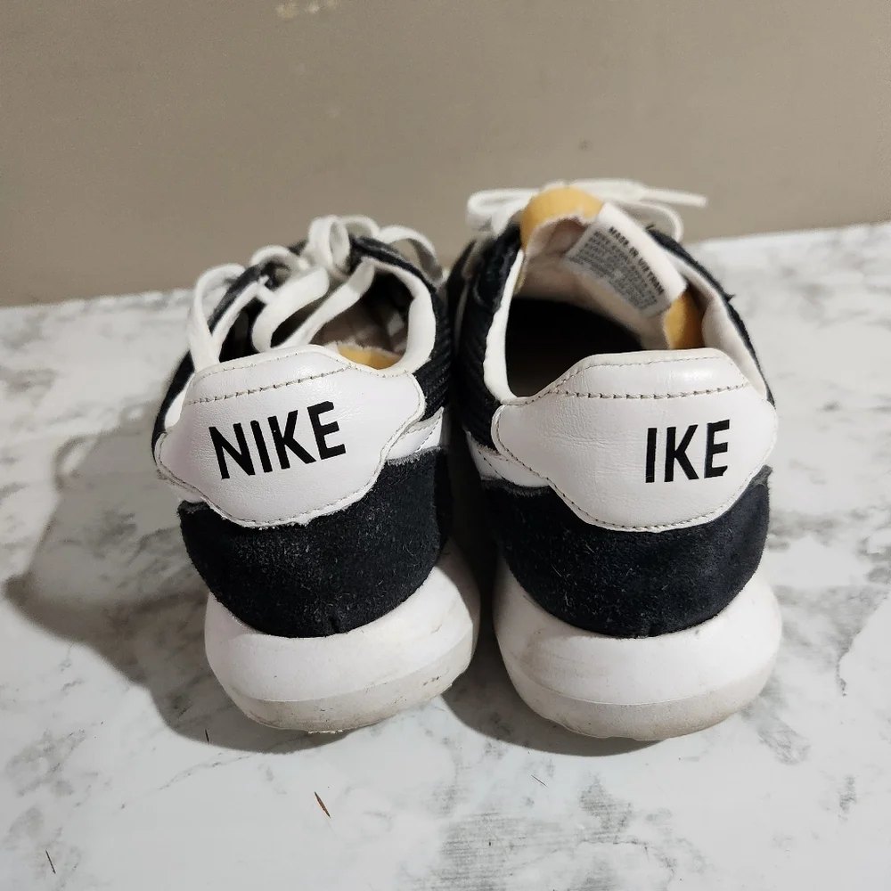 Nike ***missing letter