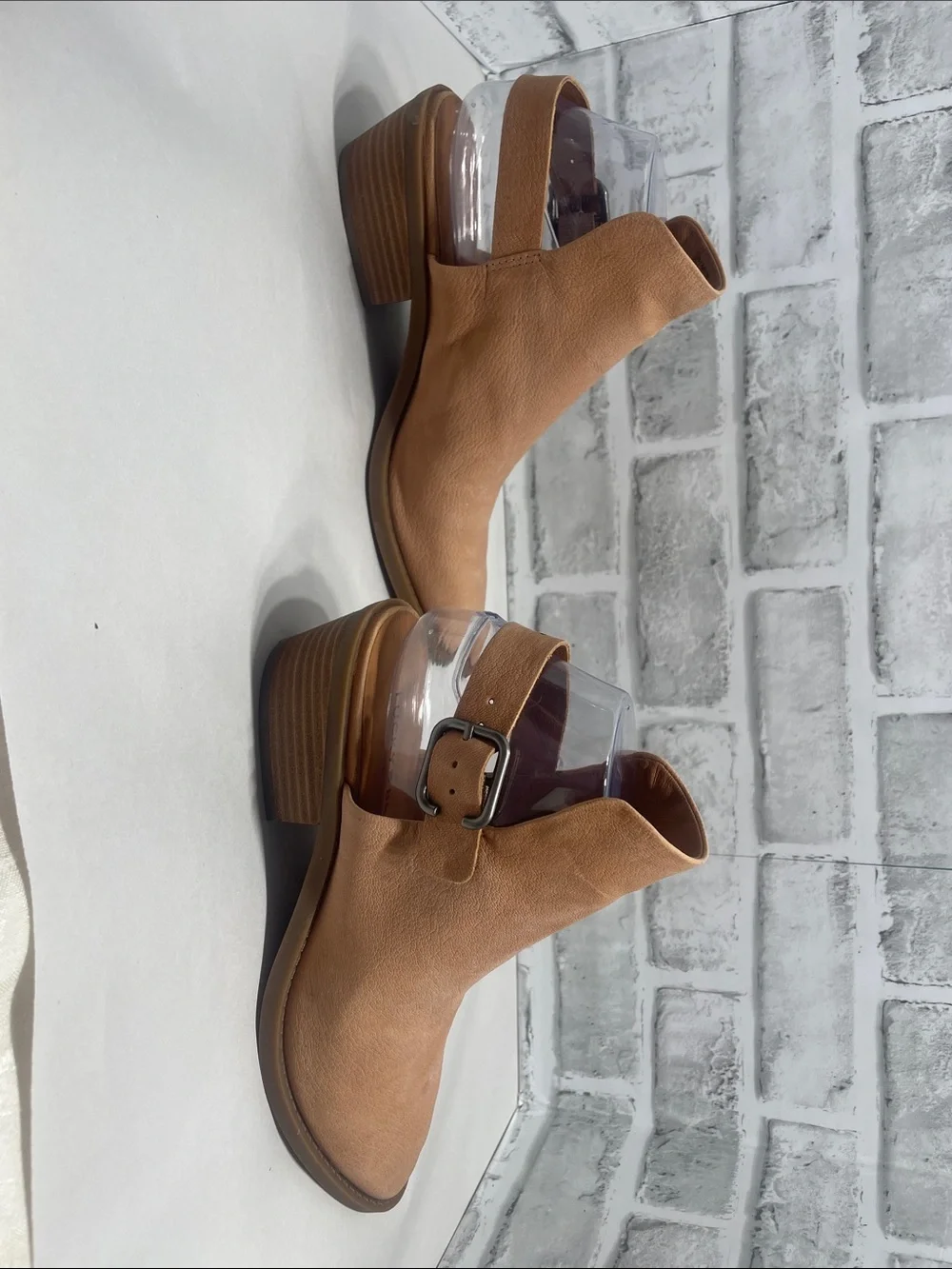 Lucky Brand Leather Tan Cutout Ankle Booties with Buckle preowned. Size 6.5