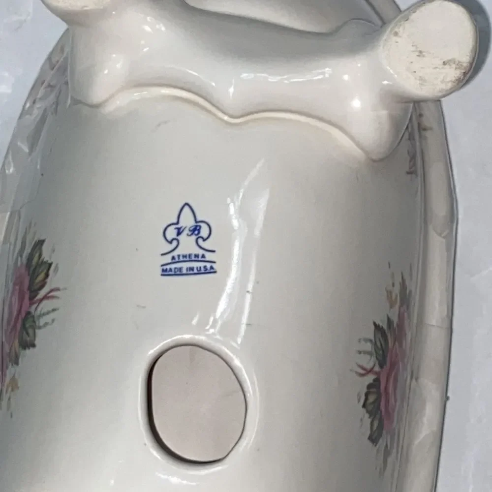 VTG, VB ATHENA CALIFORNIA MADE IN USA MINIATURE PORCELAIN CLAW FOOT TUB SOAP