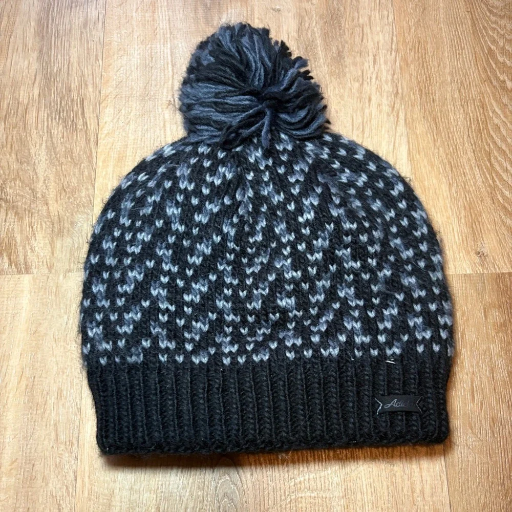 Adidas‎ Winter Beanie Hat Pom Top