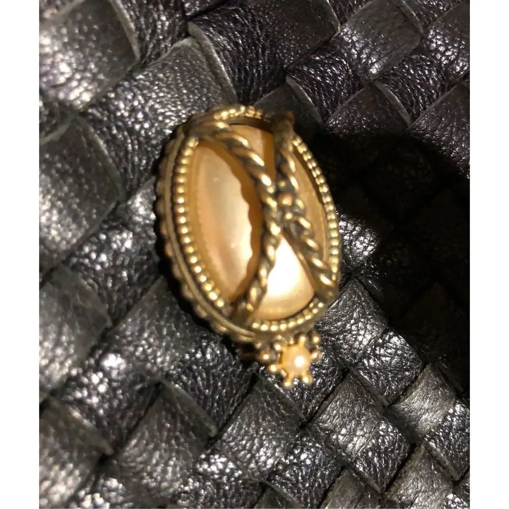 REGAL - 🎉HPx2 🎉 Vintage Regal Gothic-Style Oval Faux Pearl Chunky Clip-Ons