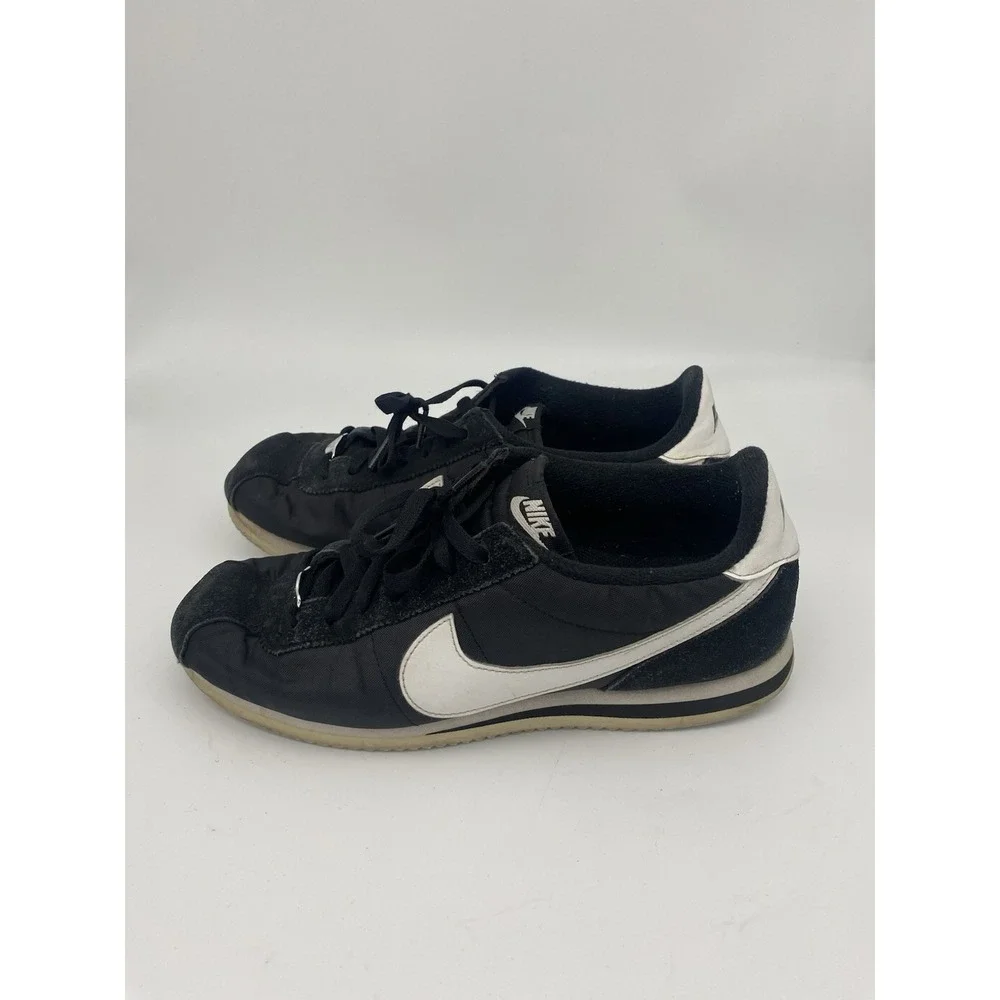 Nike featuring low various