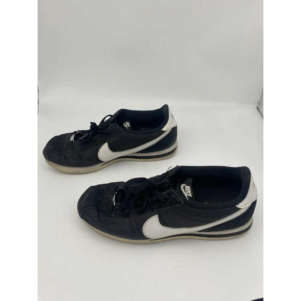 Nike comfort pattern shoe