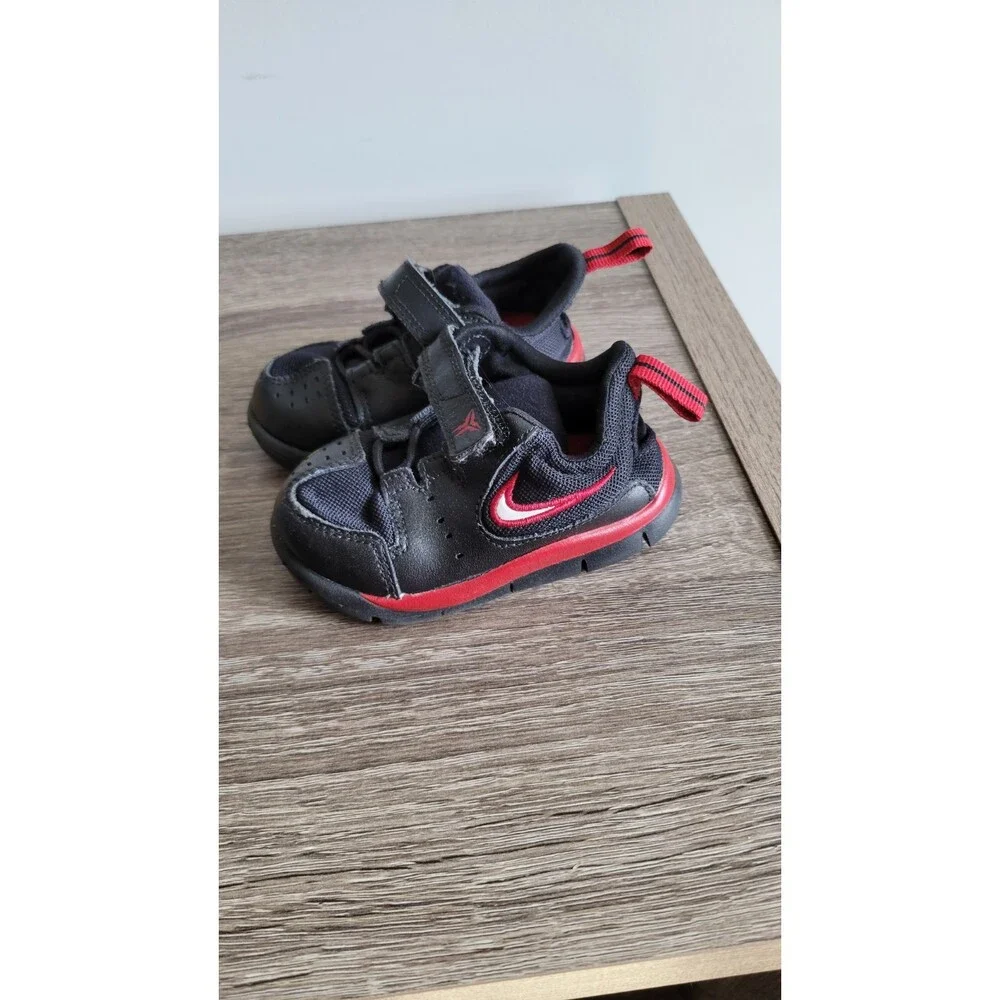 Nike these 2005
