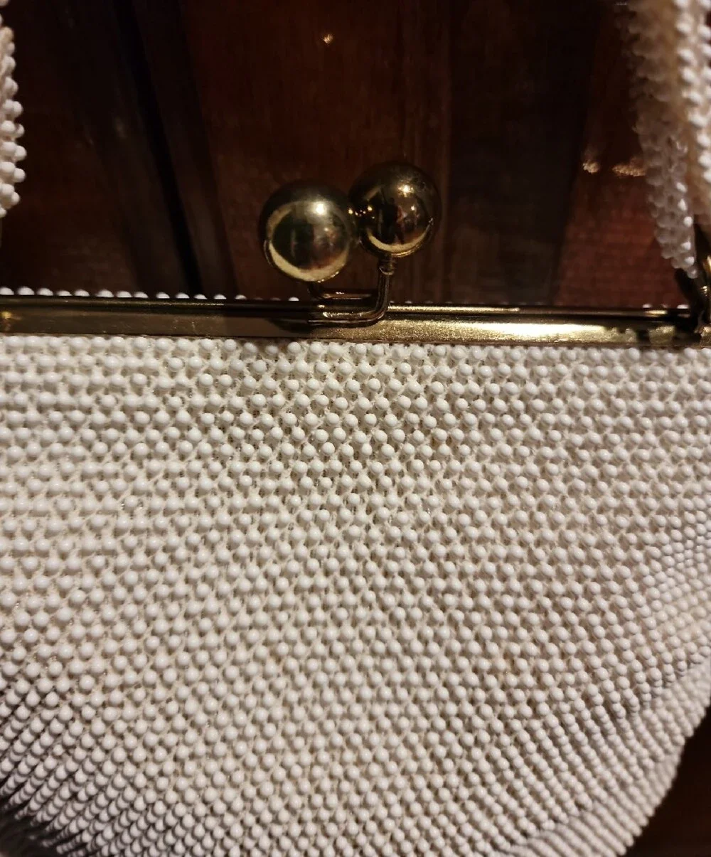 N/A it beadwork creates