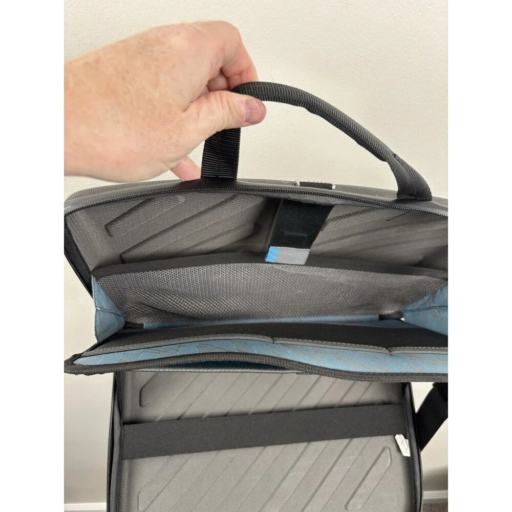 Thule gauntlet laptop