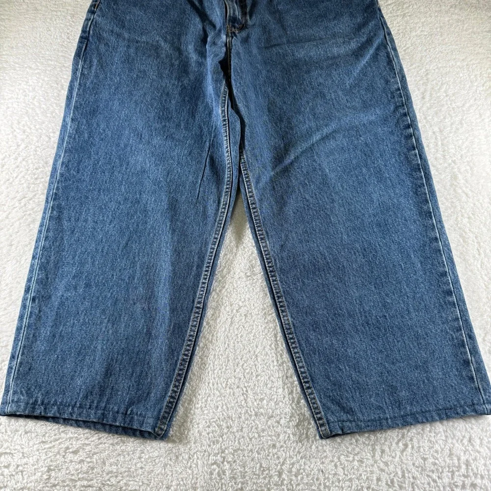 Levis seen can