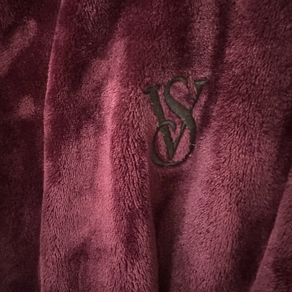 Victorias Secret Robe Plush Super Soft XL  Logo Imprint‎ Burgundy