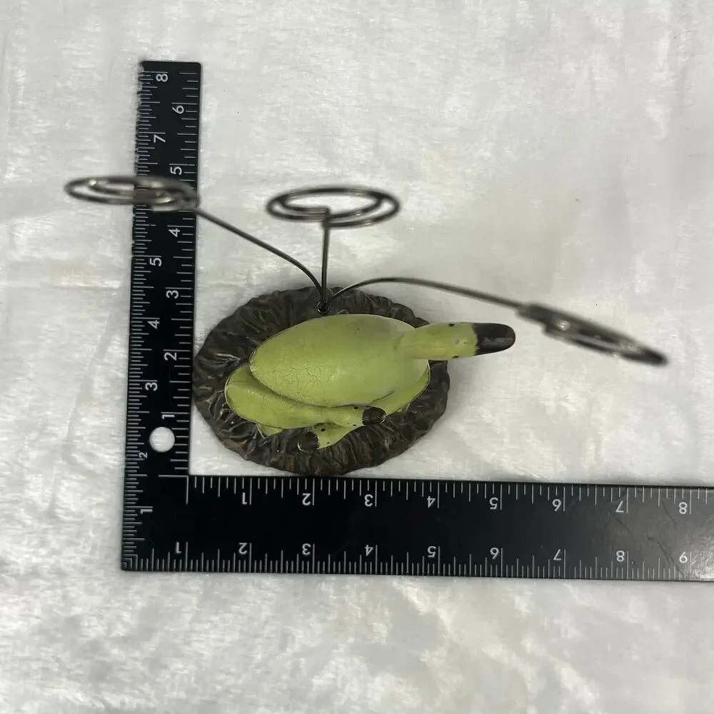 Unbranded resin goose