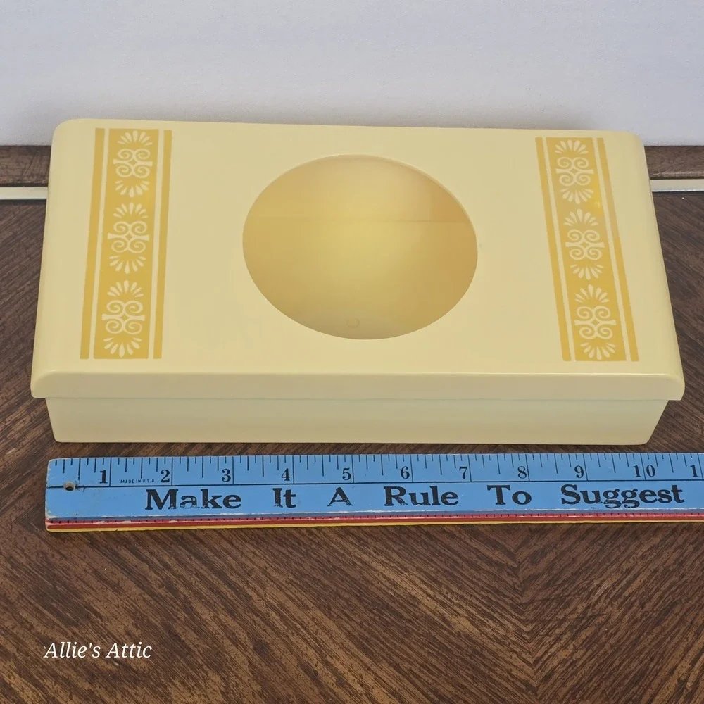 N/A tissue box