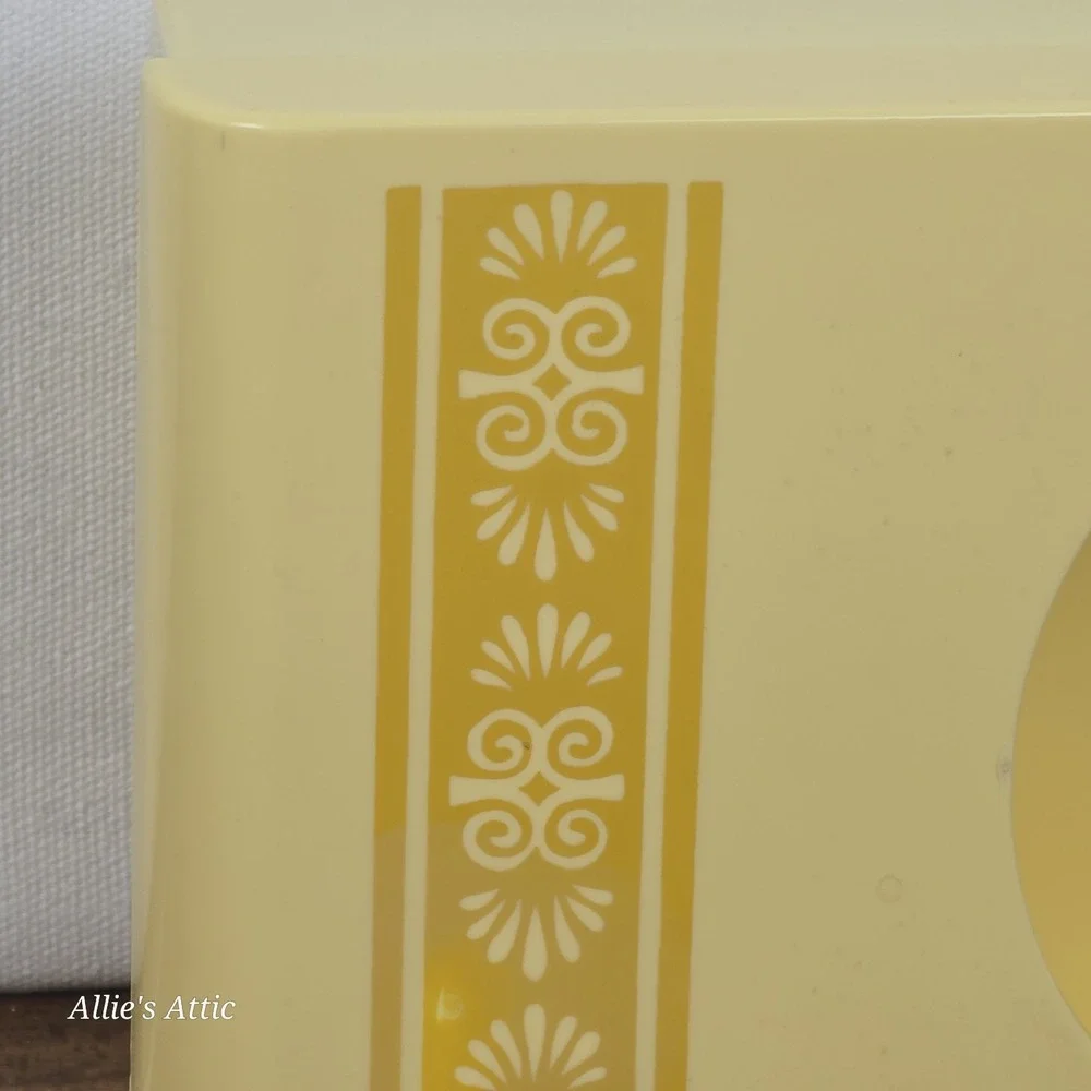 N/A tissue box