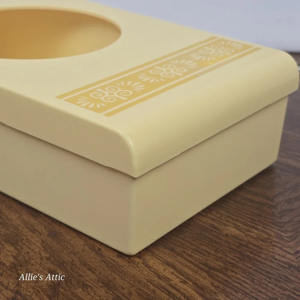N/A tissue box