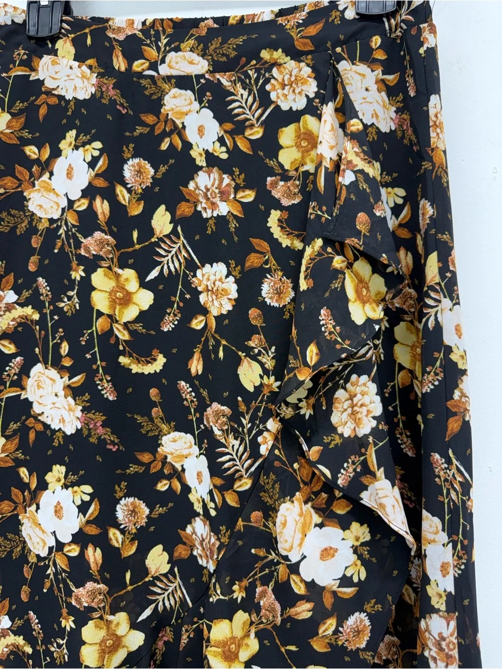 Cato size Medium Women’s Boho Chic Black Yellow Floral Ruffle Faux Wrap Skirt