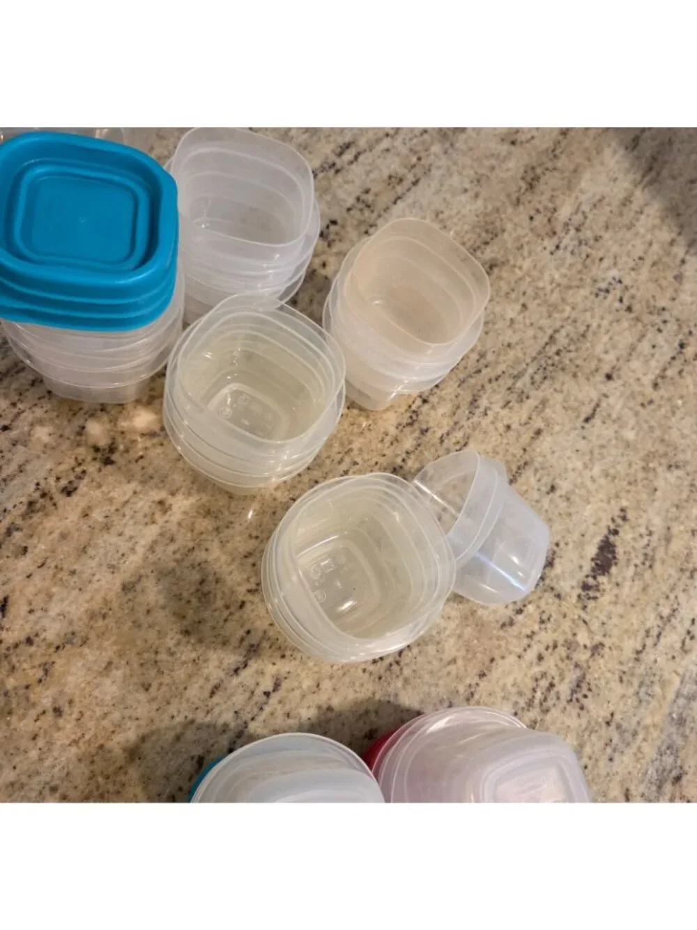 Rubbermaid lot 22