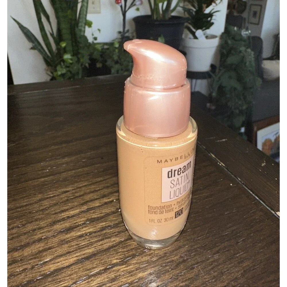 Maybelline Dream Satin Liquid Foundation 120 CARAMEL Hydrating Serum