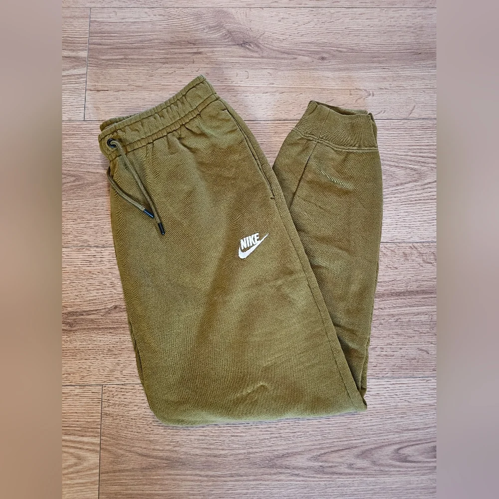 Nike comfortable olive