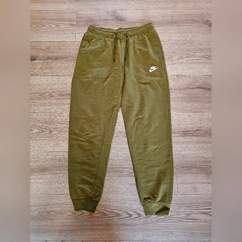 Nike comfortable olive