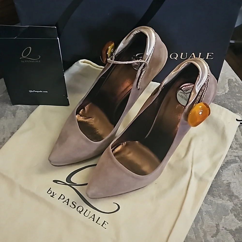 Q by Pasquale Soft Pink Suede Italian made heels size 36 NIB See Description Plz
