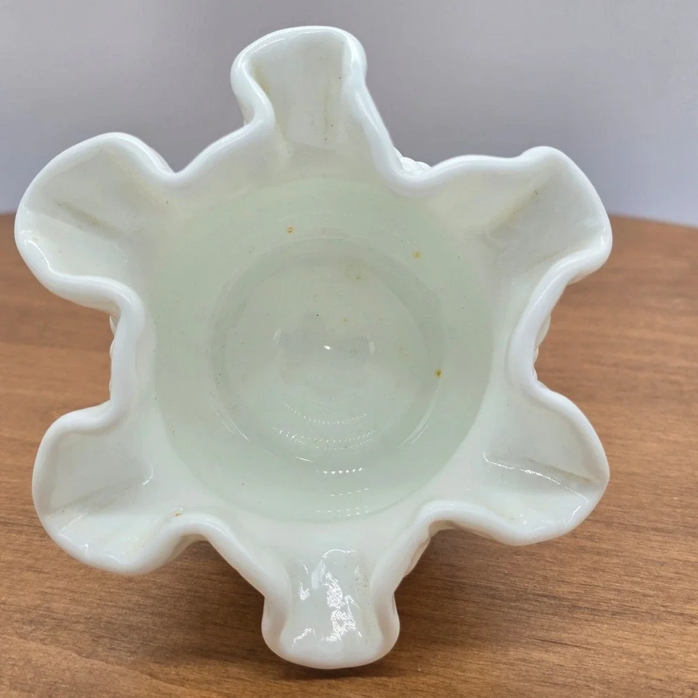 Fenton charming vintage
